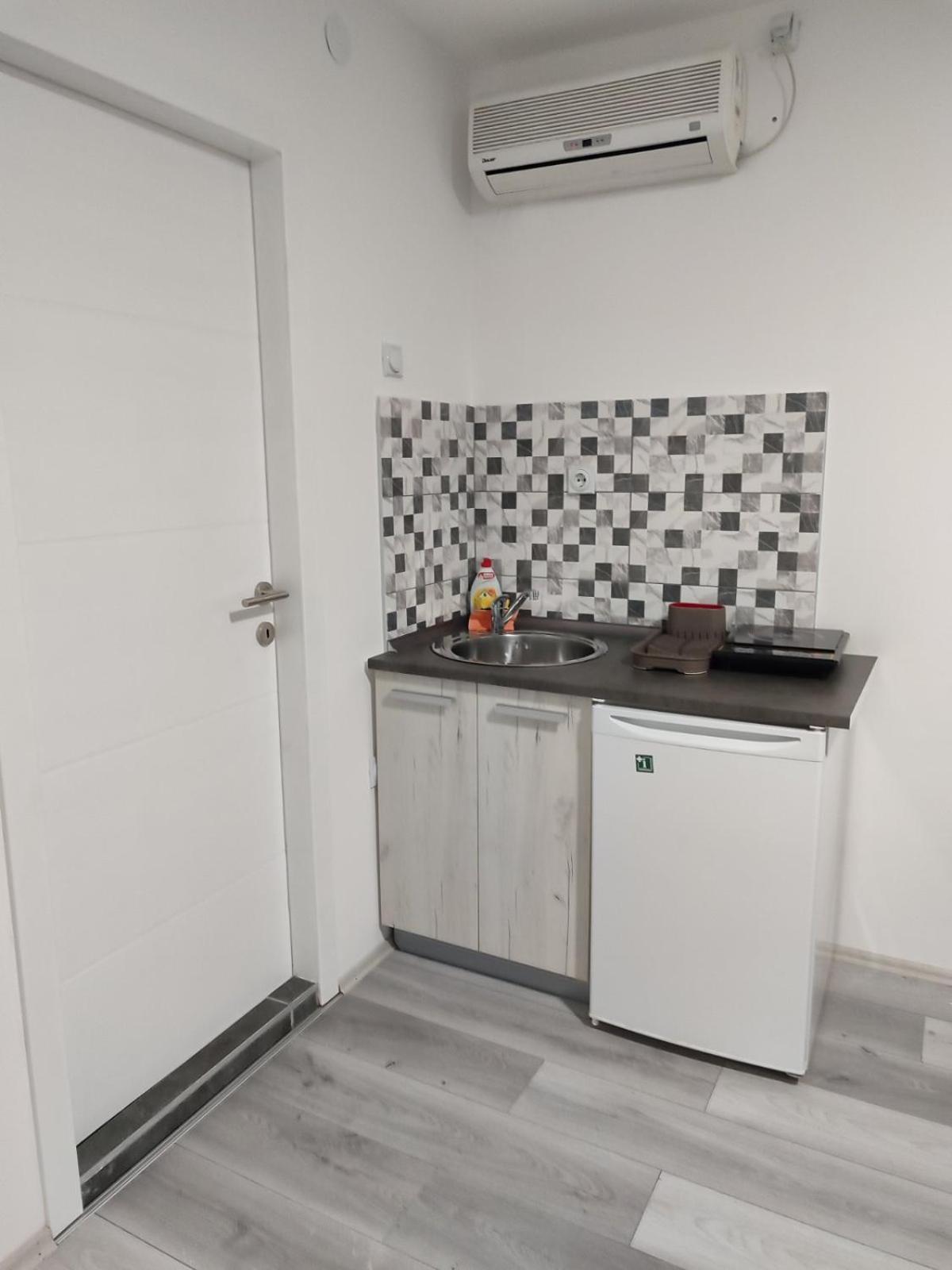 Apartmani Hub Ниш Экстерьер фото